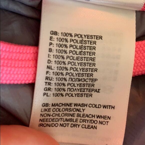 New The North Face packable wind shell. XS - Picture 4 of 4